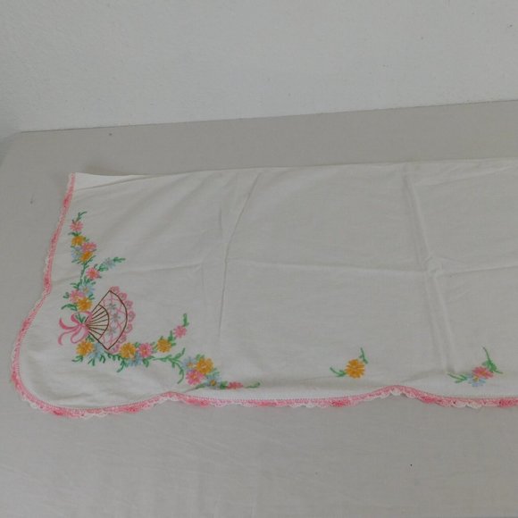 Hand Embroidered Table Runner Dresser Scarf Fans Flowers Crochet Vintage - Picture 3 of 8